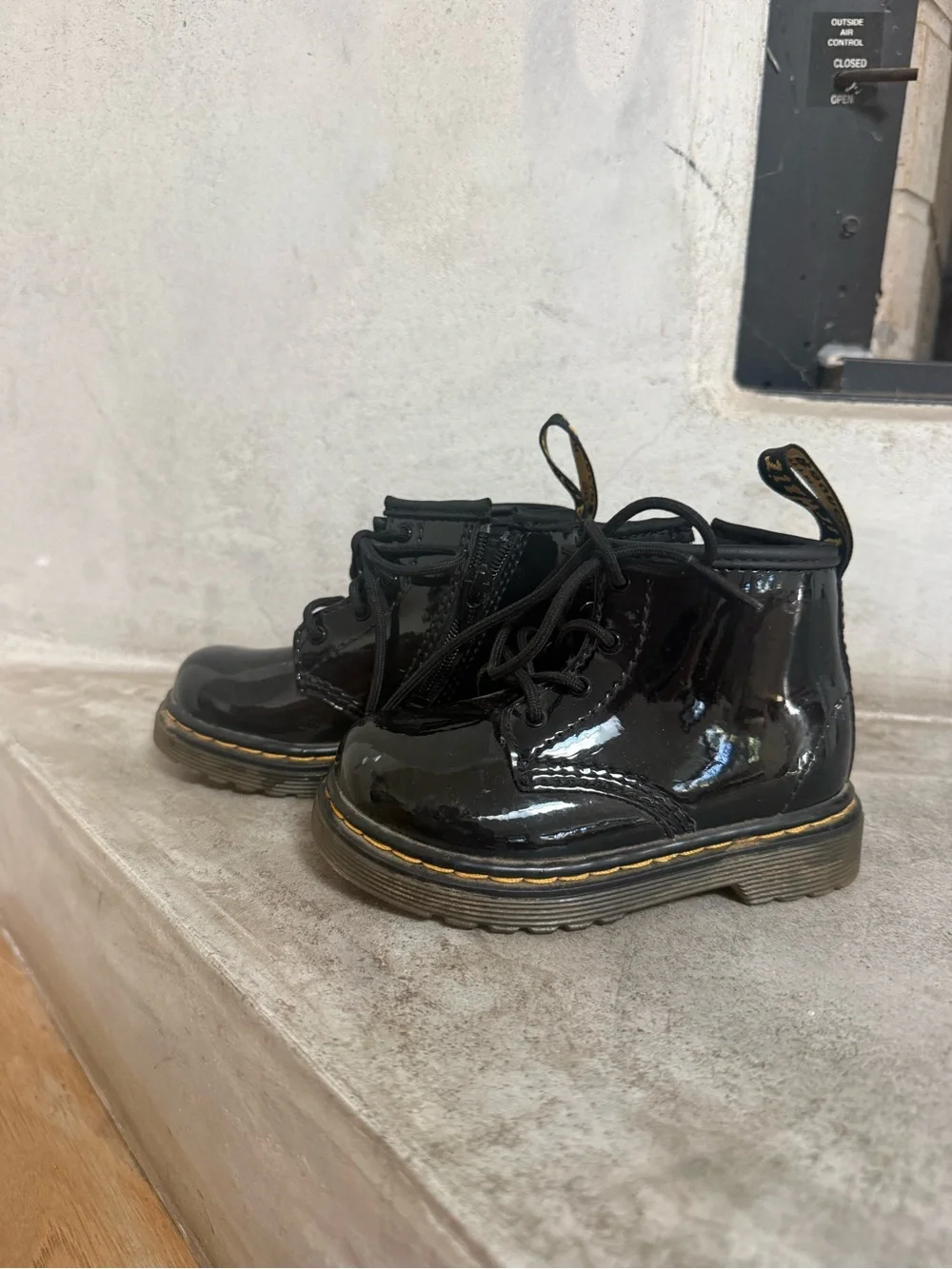 Dr. Martens Toddler size 6 Patent leather Lace-Up Ankle Boots - Classic Style